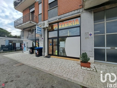 Negozio/Locale commerciale in Affitto in Viale Tre Martiri 62 a Rovigo