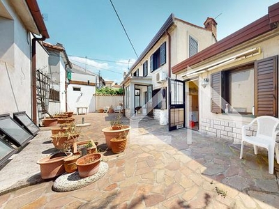 Servola - Villa unifamiliare con garage e giardino