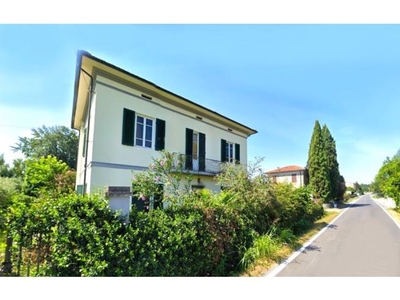 Villa in vendita a Lucca, Zona San Filippo, Via di Tiglio