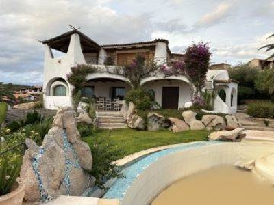 Villa in Via Degli Oleandri 7 in zona Baia Caddinas a Golfo Aranci