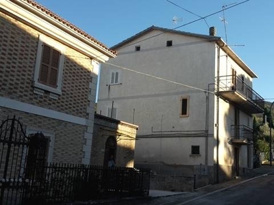 Casa singola in Via Cappuccini in zona Cappuccini a Manoppello