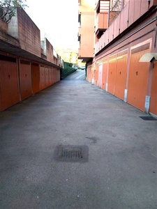 Garage / Posto auto in Via Martina in zona Regio Parco , Barca a Torino