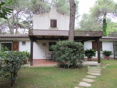 Villa (zona residenziale) di 6 vani /150 mq a Castellaneta
