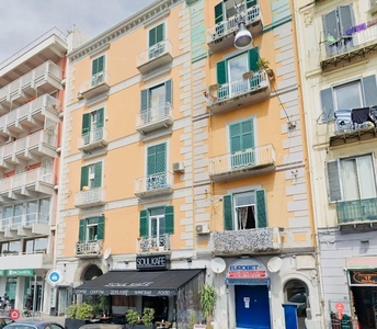 Appartamento in Vendita in Riviera di Chiaia a Napoli