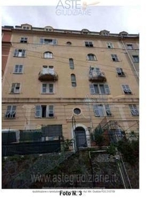 Appartamento in Vendita in Via del Campasso 15 a Genova
