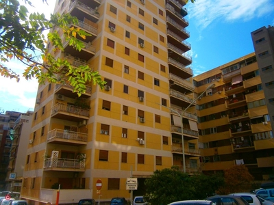 Appartamento in Vendita in Via Emanuele Guttadauro 16 a Palermo