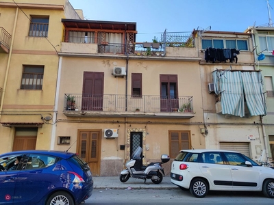 Appartamento in Vendita in Via Emiro Giafar 137 a Palermo