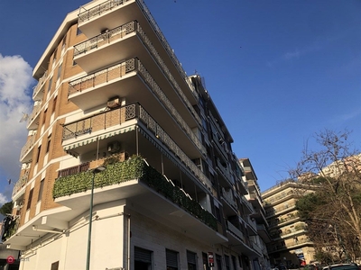 Appartamento in Vendita in Via Enea Zanfagna a Napoli