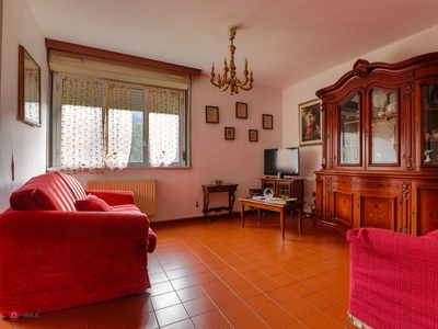 Appartamento in Vendita in Via Ezio Lucarno 87 a Genova