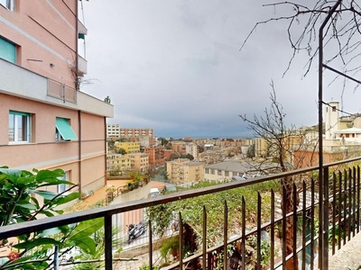 Appartamento in Vendita in Via Pasquale Berghini 18 a a Genova