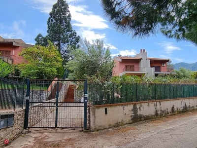 Casa Bi/Trifamiliare in Vendita in Via Sant'Onofrio a Trabia