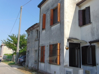 Casa indipendente con giardino a Corbola