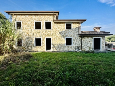 Casa indipendente con giardino, Seravezza querceta