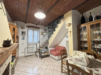 Casa semi indipendente in vendita a Sarzana La Spezia Olmo