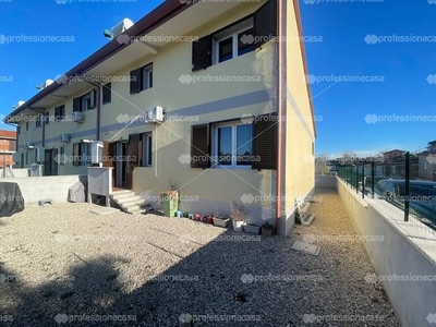 Villa a schiera in vendita a Roma, Via Delle Vigne Di passo Lombardo - Roma, RM