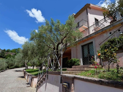 Villa in Via Bagni in zona Periferia a Frosinone