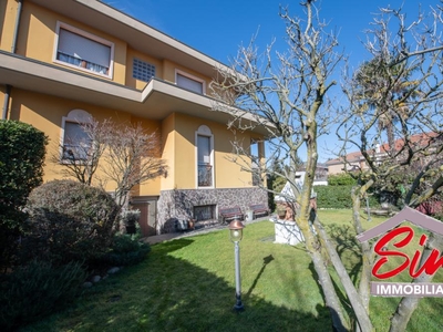 villa indipendente in vendita a Novara