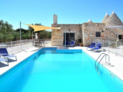 Modern trulli, 3 bedrooms (3 bathrooms), air conditioning and private pool