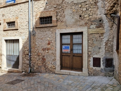 porzione di bifamiliare in vendita a Lugnano in Teverina
