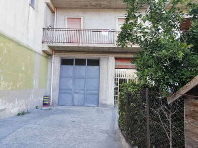 Appartamento a Francavilla di Sicilia, 5 locali, 90 m², 1° piano