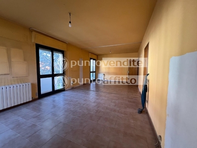 Appartamento a Lucca, 5 locali, 3 bagni, giardino in comune, 240 m²