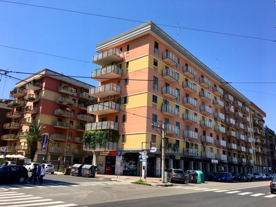 Appartamento di 5 vani /158 mq a Bari - Picone (zona Stazione)