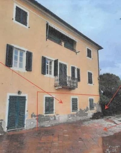 Appartamento in Frazione Marlia Via della Chiesa 38, Capannori, 120 m²