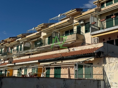 Bilocale a Giardini-Naxos, 1 bagno, garage, 60 m², 1° piano in vendita