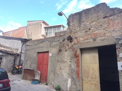 Casa Indipendente in Vicolo Custoza, 2, Barcellona Pozzo di Gotto (ME)