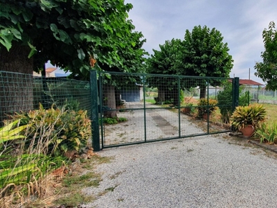 Casa semindipendente a Lucca, 5 locali, 2 bagni, giardino privato