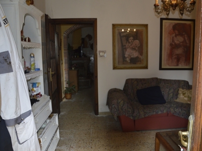 Casa semindipendente in Via della Polveriera, Lucca, 6 locali, 1 bagno