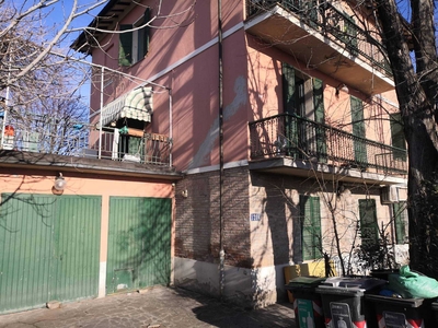 Palazzo abitabile in zona Madonnina a Modena