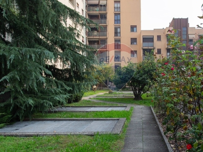 Quadrilocale a Milano, 2 bagni, giardino in comune, posto auto, 108 m²