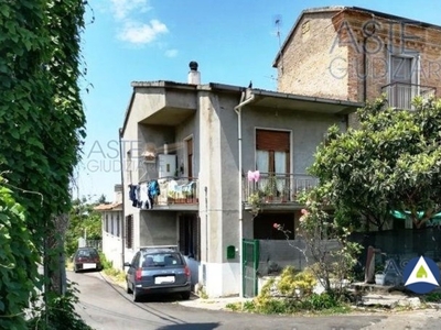 Quadrilocale in VIA SEBASTIANI, Minturno, 2 bagni, 105 m² in vendita