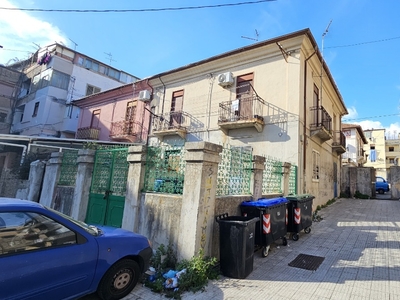 Quadrilocale in Viale Giostra, Messina, 1 bagno, giardino privato