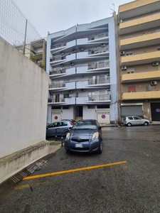 Trilocale in VIA PALERMO, Messina, 2 bagni, posto auto, 130 m²
