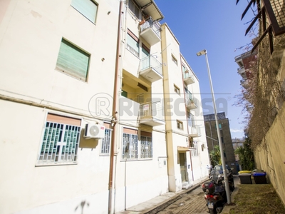 Trilocale in Via Perù 2, Messina, 1 bagno, arredato, 85 m², 1° piano