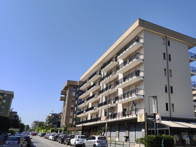 Ufficio di 4 vani /121 mq a Bari - Carrassi (zona ex Ospedale Militare)