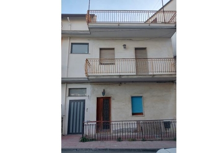 Casa indipendente in vendita a Giardini-Naxos, Frazione Chianchitta, Via Fontana Serro 16