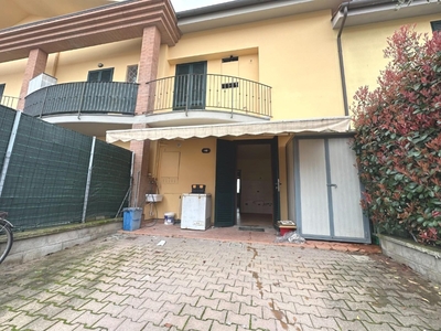 Villa a schiera a Porcari, 7 locali, 3 bagni, posto auto, 130 m²