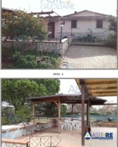 Villa in VIA ASTURA, Latina, 8 locali, 4 bagni, posto auto, 354 m²