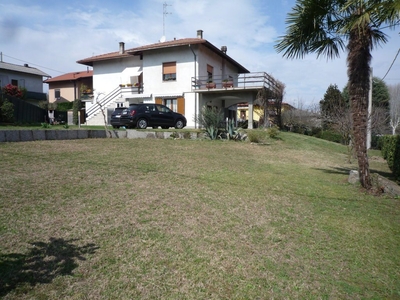 Villa in Via Leopardi, 18, Travedona-Monate (VA)