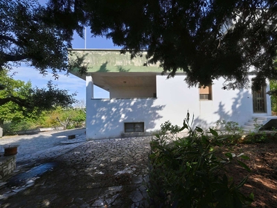 Villa (zona residenziale) di 4 vani /130 mq a Putignano (zona AGRO DI PUTIGNANO)