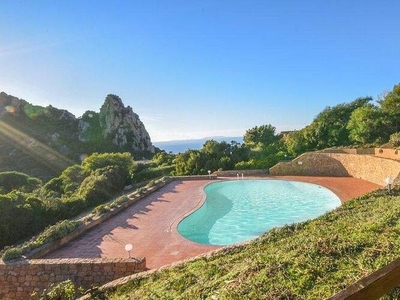 Villetta a schiera con piscina condominiale Costa Paradiso