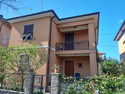 Casa indipendente in Viale Giuseppe Mazzini - Sarzana