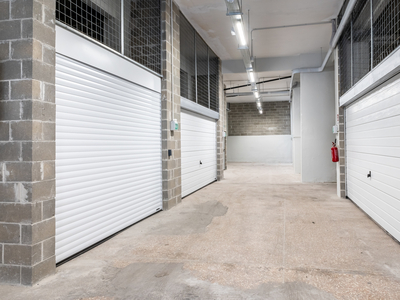 Garage in Via Giulio Tanini - Borgoratti, Genova