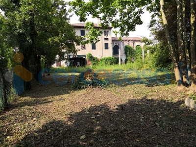 Rustico casale da ristrutturare in vendita a Treviso