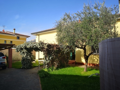 Villa a schiera in Via Pometo - Fossone, Carrara