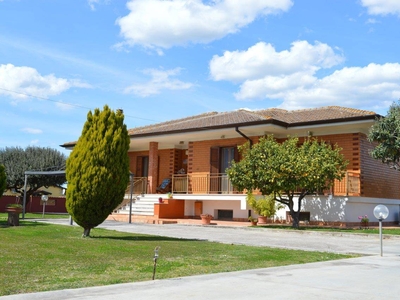 Villa abitabile in zona Borgo Montello a Latina