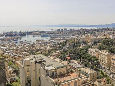 Appartamento 7 locali di 132 m² a Genova